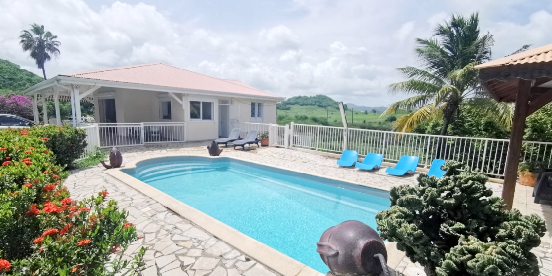 Location Villa à Sainte Anne en Martinique - Ref : M055